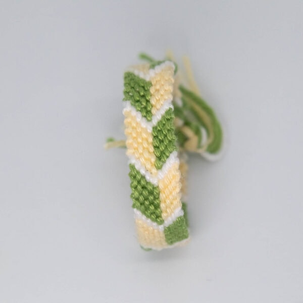 bracelet brésilien blanc, jaune, vert